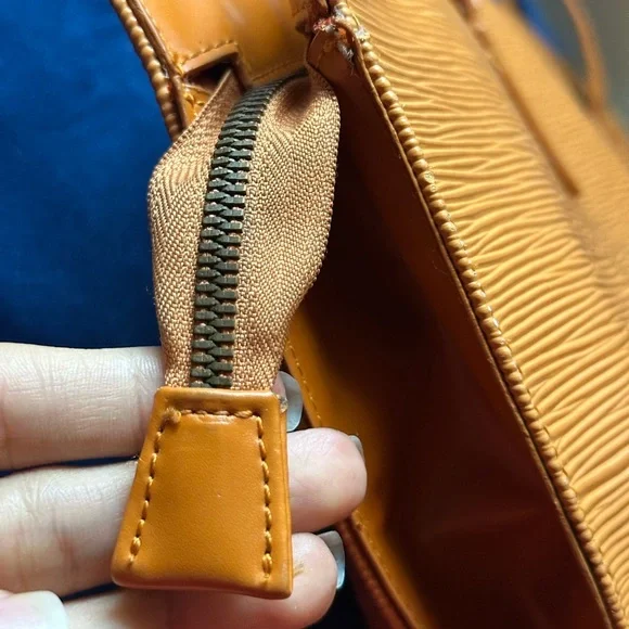 Amazon Tan Textured Tote Bag - Picture 16 of 16